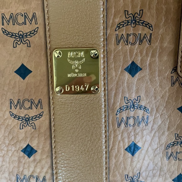 MCM Medium Liz Shopper Tote (W/POUCH AND DUSTBAG) - Picture 10 of 16